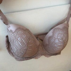 Bras, Victoria secret  34 DDD or 34 F